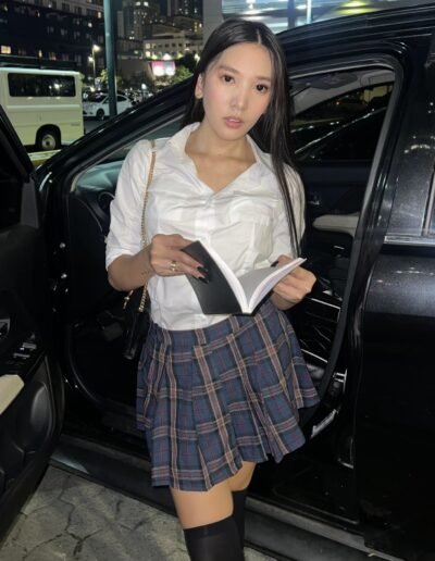 Catherine in chic street style at Tokyo fashion district